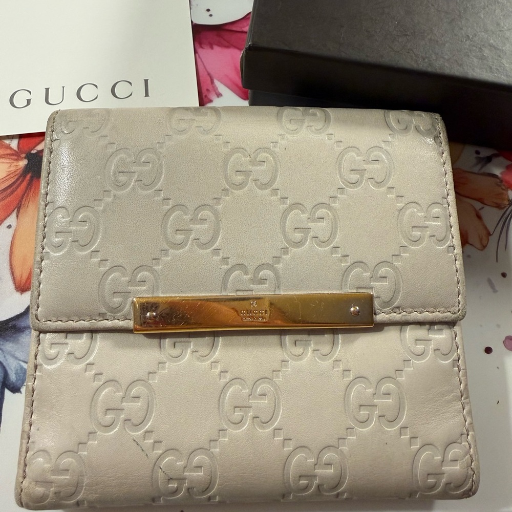 Gucci Cream Embossed GG Leather Wallet with Gold Plate